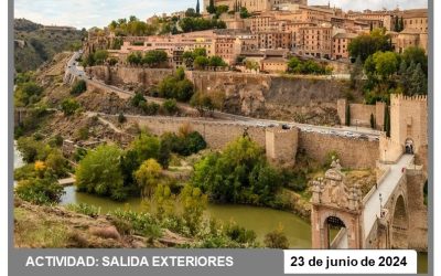 Luna saliendo detrás del Alcázar de Toledo